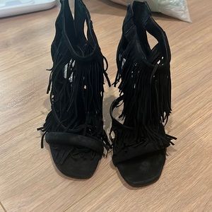 Steve Madden fringly black suede heel